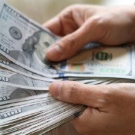 El dólar oficial continúa bajando a $1.400