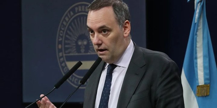 Piden archivar una de las causas de Adorni