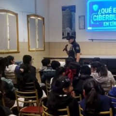 Capacitan a estudiantes sobre redes sociales