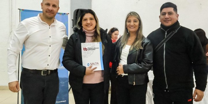 Entrega de escrituras en Cerrillos
