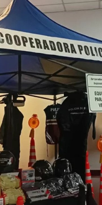 Entrega de insumos a la Cooperadora de la Policía Regional Centro