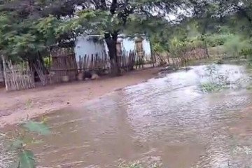 Asisten a familias por la crecida del Río Bermejo en Salta
