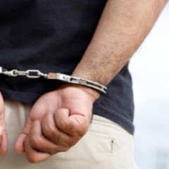 Detienen a un hombre por presunto abuso sexual infantil