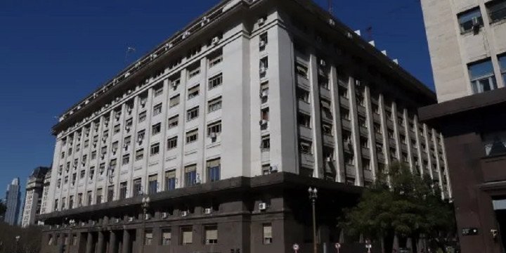 Economía registró un superávit fiscal en enero