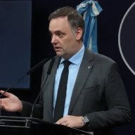 Manuel Adorni desplazó a José Rolandi 