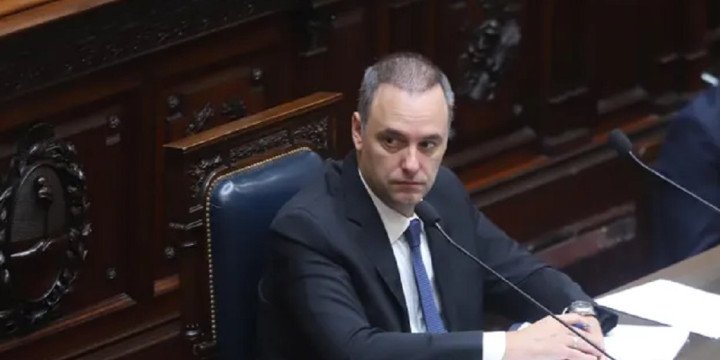 Adorni negó haber pagado u$s245.000