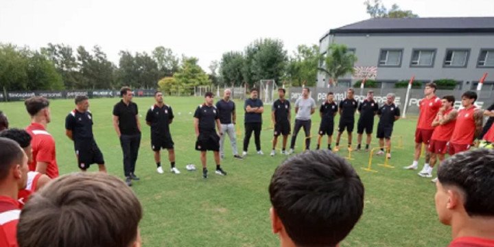 Estudiantes de la Plata tiene nuevo técnico