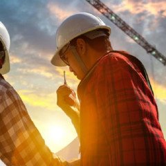 Los salarios formales cayeron 2%