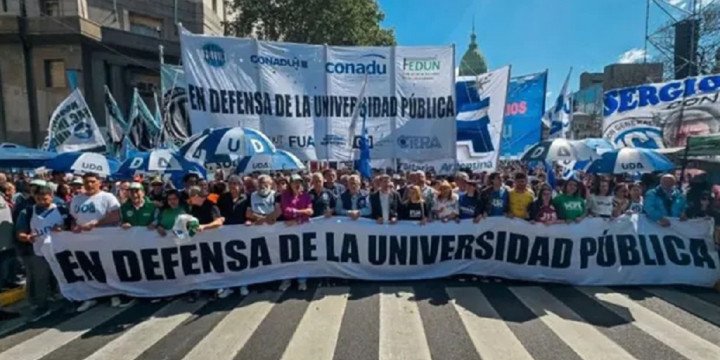 Docentes universitarios intensifican la lucha