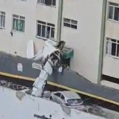 Avioneta se estrelló contra un edificio 