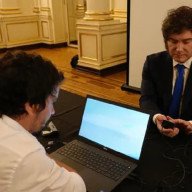 Javier Milei estrenó el nuevo DNI 