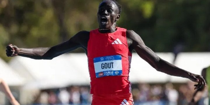 Velocista de 18 años batió récord de Bolt