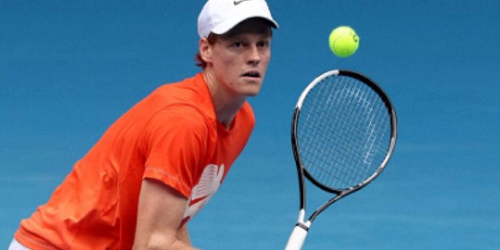 Sinner avanza en el Abierto de Australia