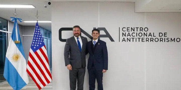La SIDE recibió a una autoridad del FBI