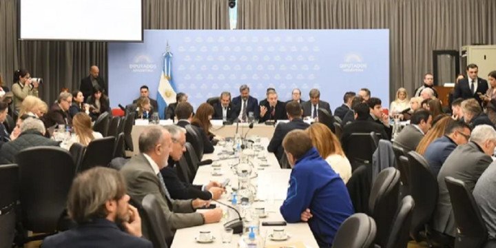Gobierno citó a energéticas y mineras