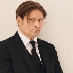 Glover enfrenta demanda por agresión