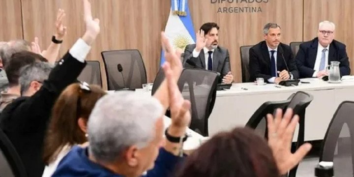 Diputados convoca a la prensa