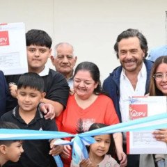 Provincia entregó 40 viviendas en Apolinario Saravia