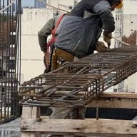 Los salarios formales cayeron 7,9%