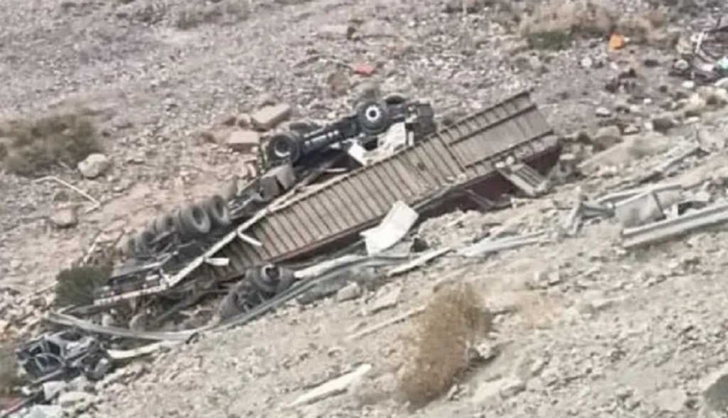 Mendoza: un camionero desbarrancó