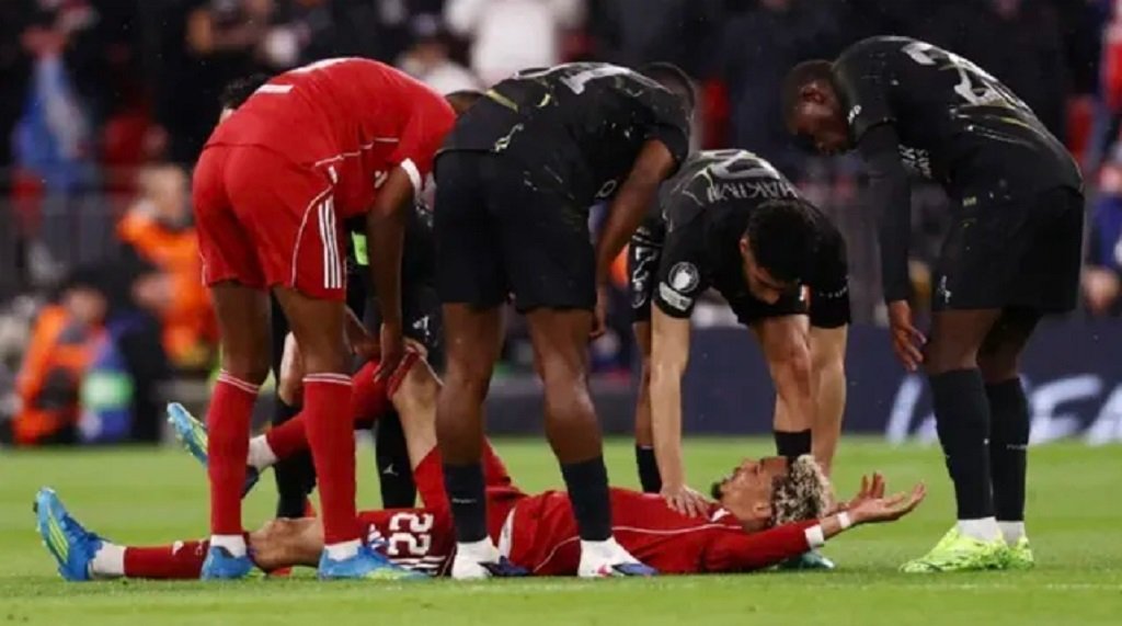 Hugo Ekitiké se lesionó en Liverpool 