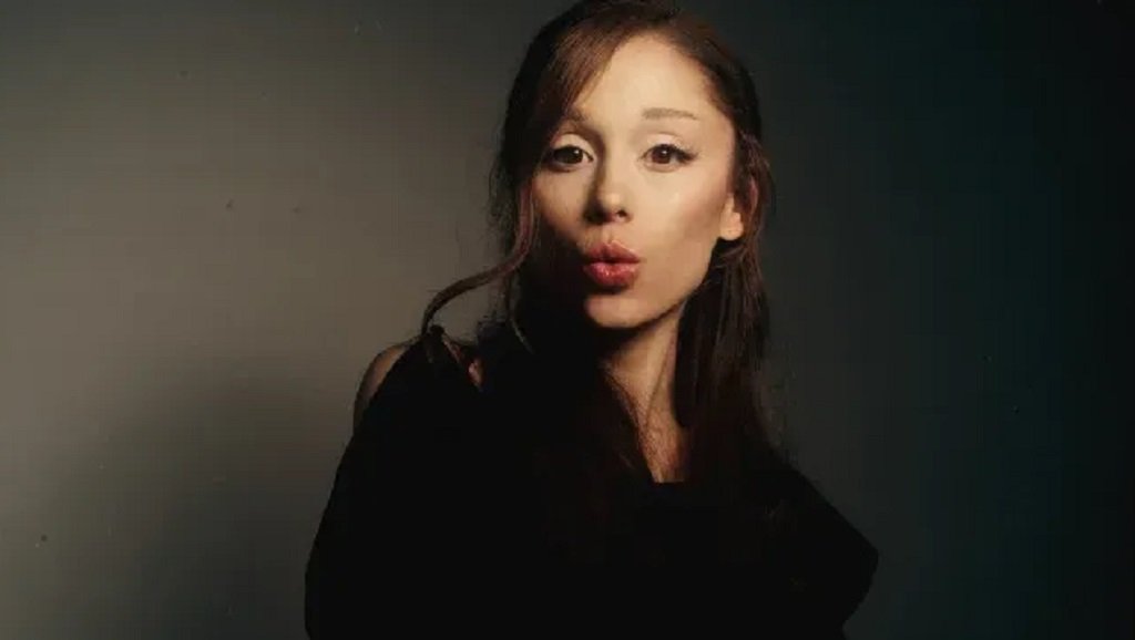 Ariana anunció su nuevo disco: "Petal"