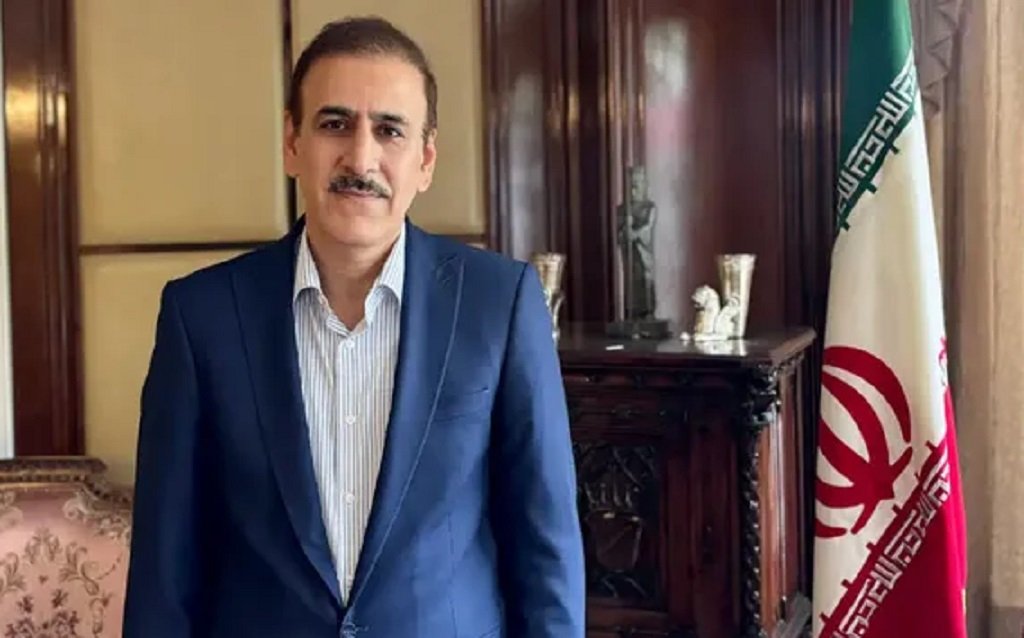 Irán: máximo diplomático abandonó el país