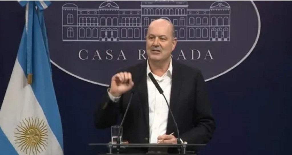 Sturzenegger defendió el proyecto de expropiaciones