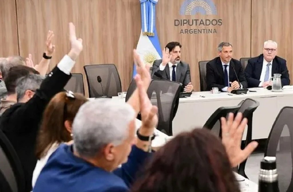 Diputados convoca a la prensa