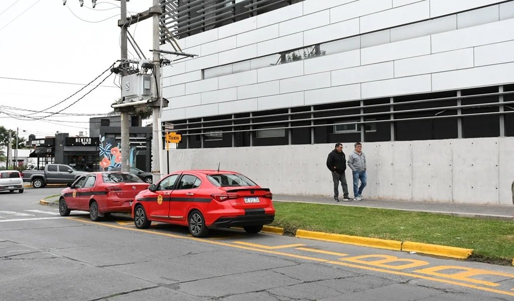 La Municipalidad anunció beneficios para taxis y remises