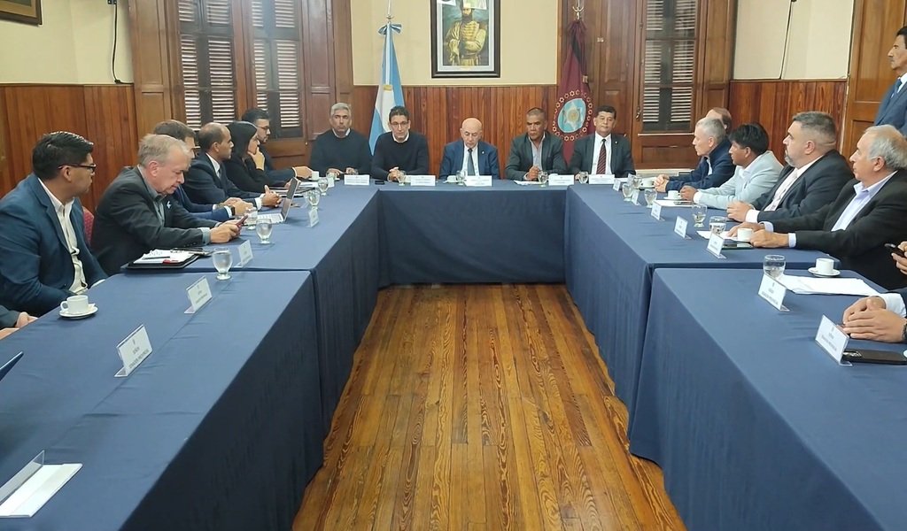 Carlos Morello expuso a Senadores la oferta académica de la UPATECO