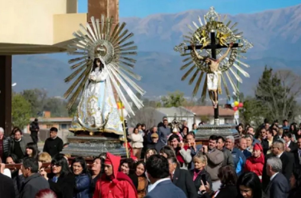 Las imágenes peregrinas del Señor y la Virgen del Milagro en la Casa de Gobierno