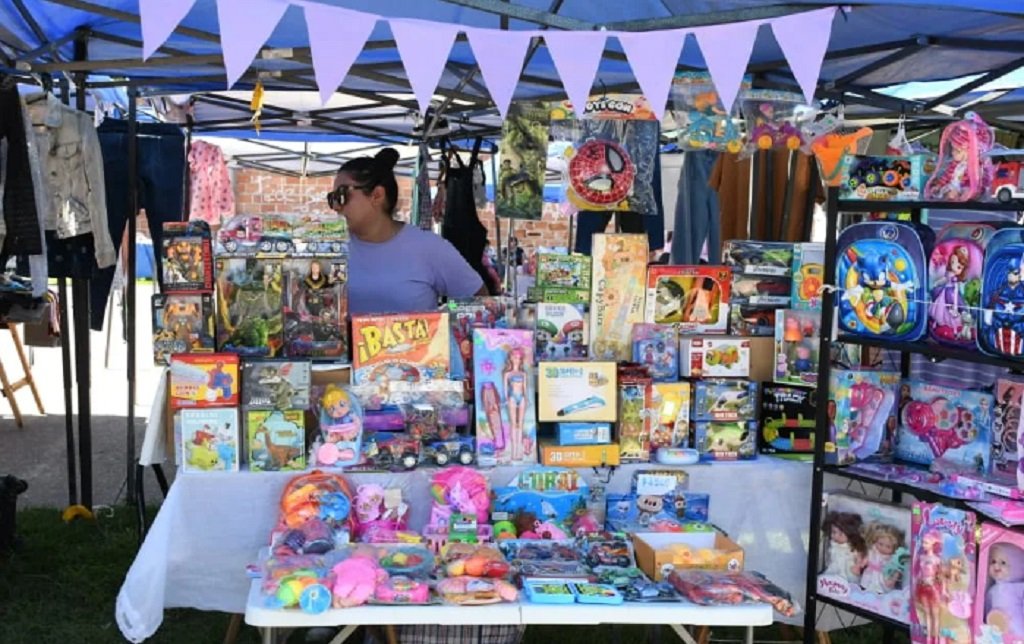 Se reinaugura la Feria de barrio Limache con un festejo por el Día del Niño