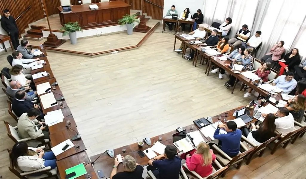 Plenario por venta de bebidas energizantes a menores 