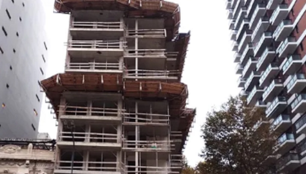 La construcción se expandió casi un 1%