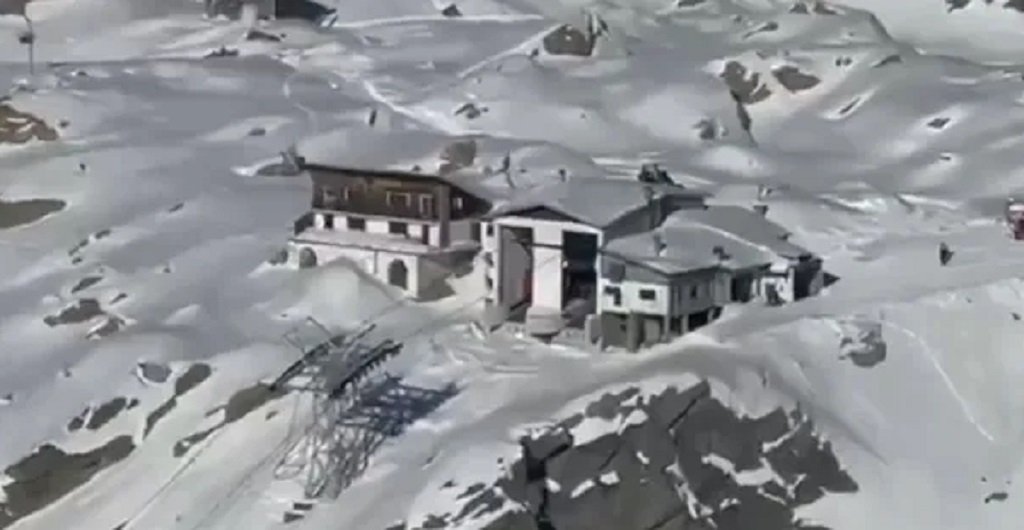 Pánico en los Alpes de Italia: cuatro heridos