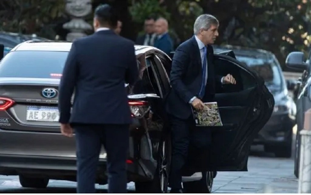 Suspenden el uso de vehículos oficiales