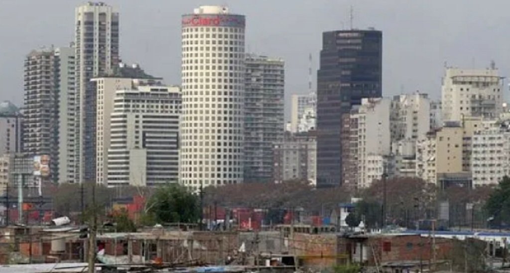 Según la UCA, la pobreza bajó 36,3%