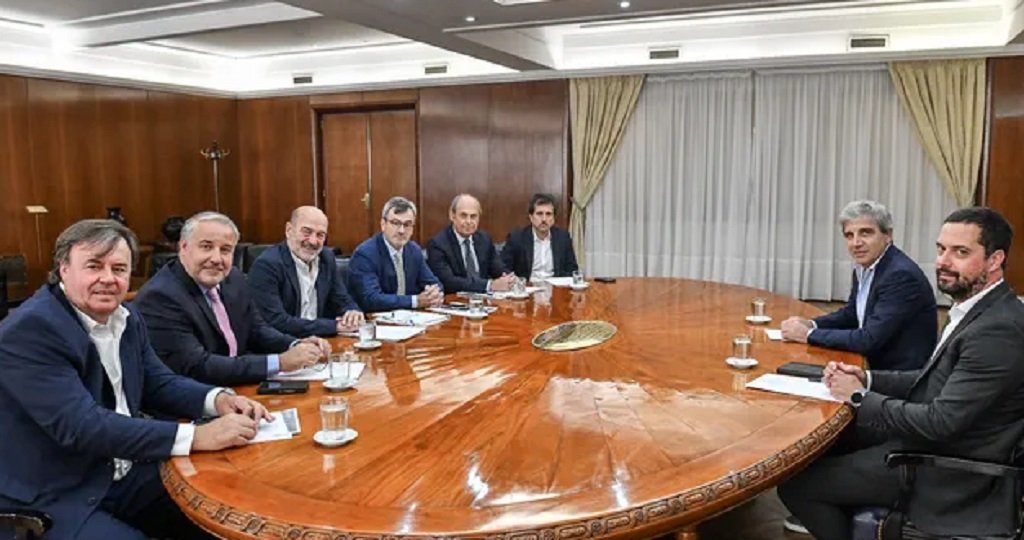 Luis Caputo se reunió con la cúpula de la UIA