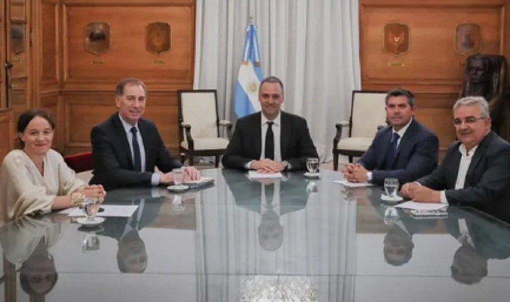 Gobierno se reunió con gobernadores 