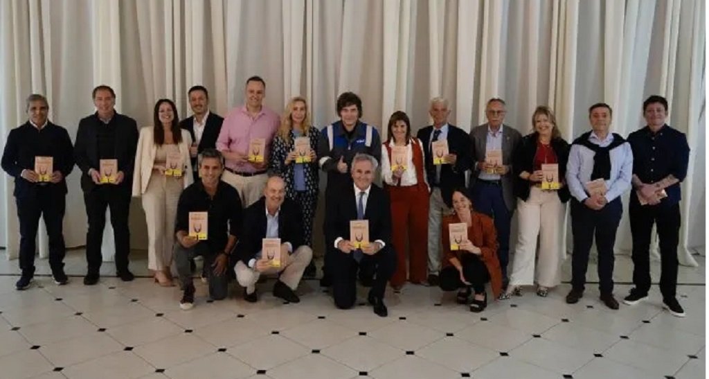 Milei se reunió con sus ministros en Olivos