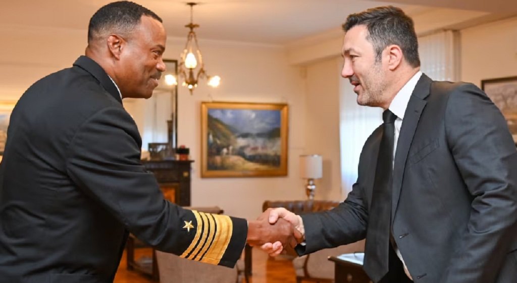 Petri oficializó su renuncia en Defensa