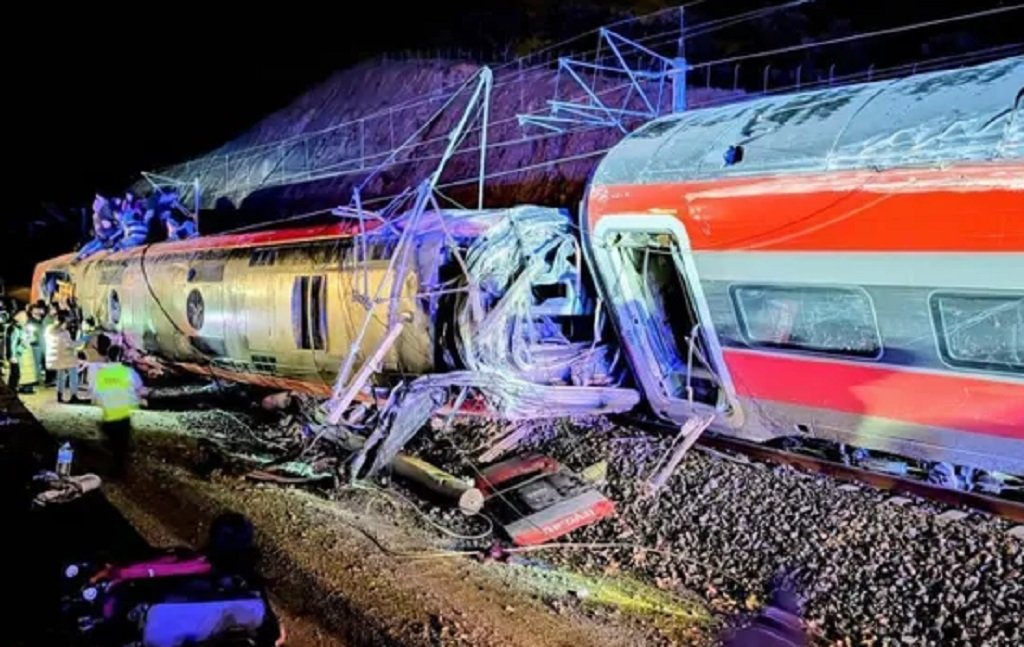 Descarrilamiento de dos trenes en España