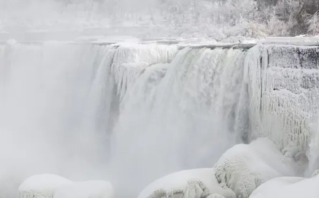 Las Cataratas del Niágara se congelaron