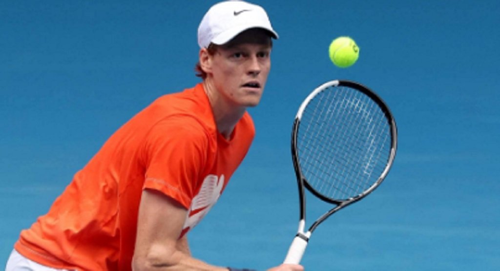 Sinner avanza en el Abierto de Australia