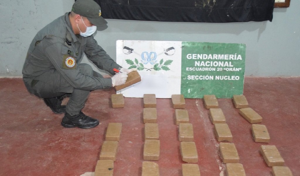  Interceptaron un gomón que traía cocaína en Orán 