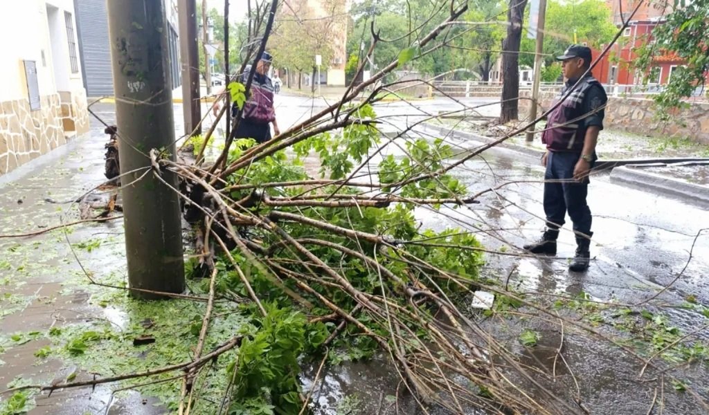 Asistieron a damnificados por el temporal de ayer