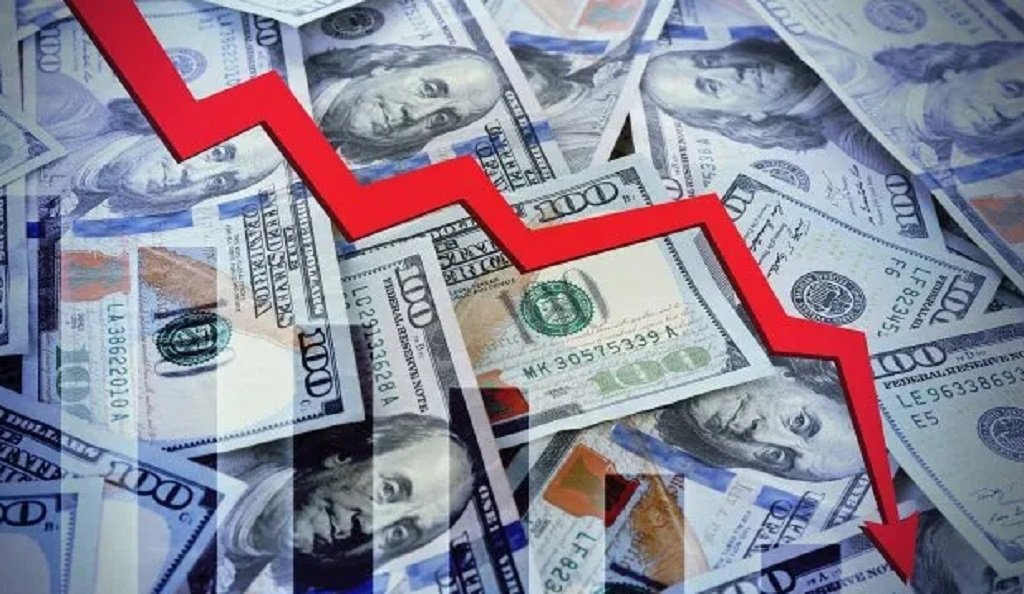 Los motivos por los que el dólar baja