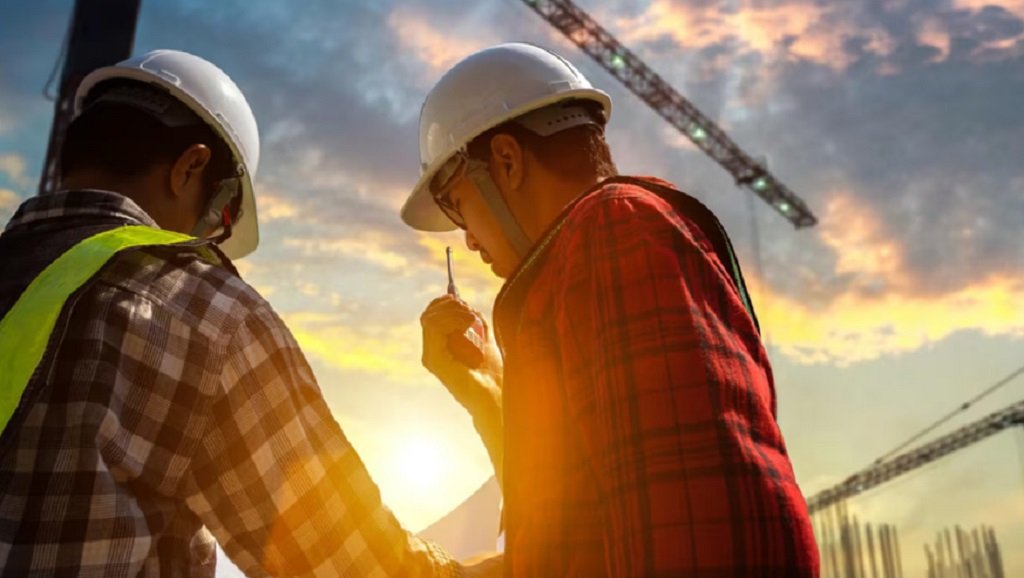 Los salarios formales cayeron 2%