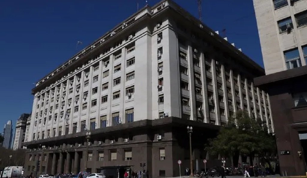 Economía registró un superávit fiscal en enero